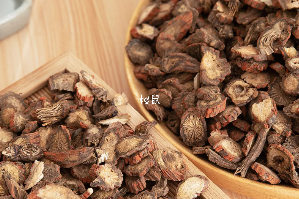 中老年人群可以吃丹参片