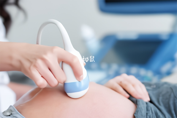 宝宝趴着是一种正常情况