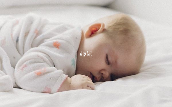 新生儿包裹睡和自然睡各有各的好