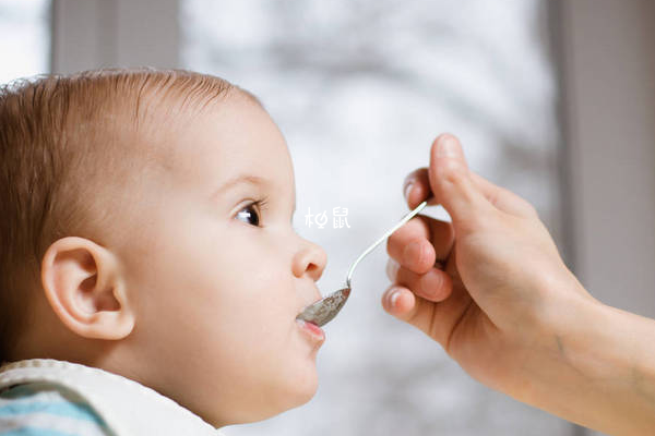 给孩子加辅食有一些注意事项