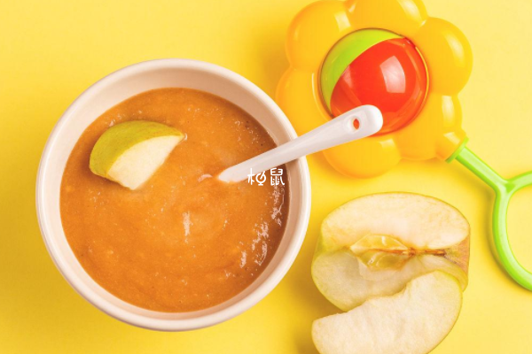 宝宝适合添加辅食时会有一些明显表现